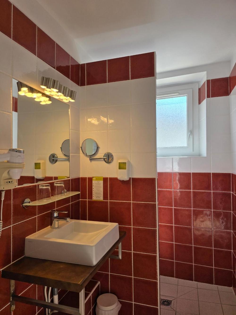 Brit Hotel Des Halles Concarneau Kültér fotó